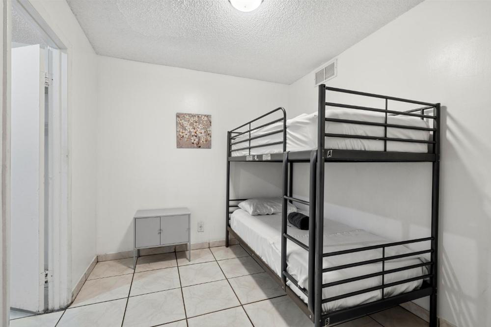 Economy Twin Room interior